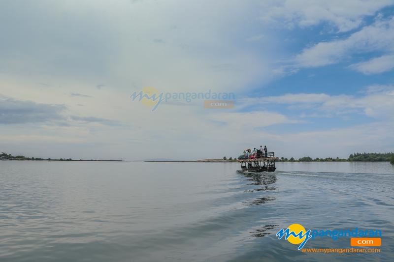 Potret Indahnya Pemandangan Sungai Cijulang