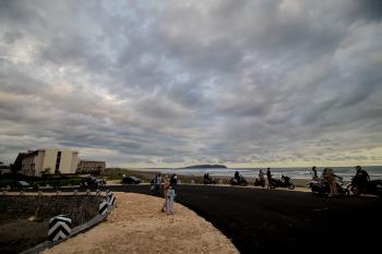 Potret Jalan Lintas Pesisir Pangandaran Jadi Spot Berburu Sunset