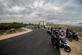 Potret Jalan Lintas Pesisir Pangandaran Jadi Spot Berburu Sunset