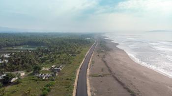 Potret Jalan Lintas Pesisir Pantai Batu Hiu Pangandaran