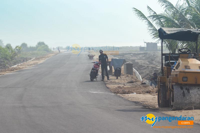 Potret Jalan Lintas Pesisir Pantai Batu Hiu Pangandaran