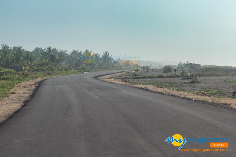 Potret Jalan Lintas Pesisir Pantai Batu Hiu Pangandaran