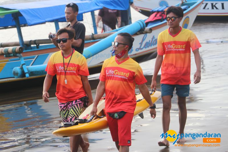 Potret Petugas Balawista Pangandaran Himbau Wisatawan