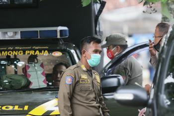 Potret Ratusan TNI dan Polri Amankan Jalannya Rapat Pleno KPU Penetapan Bupati Pangandaran Terpilih