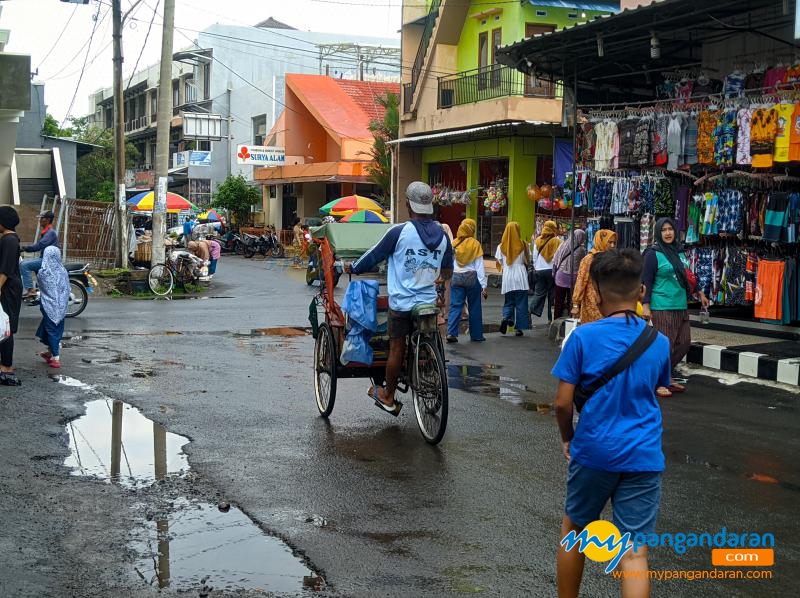 Potret Suasana Jalan E. Jaga Lautan Pantai Timur Pangandaran