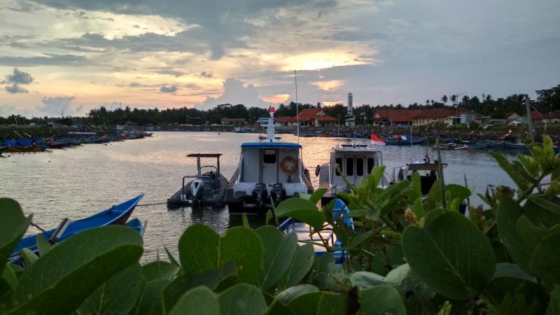 Senja diPelabuhan Cikidang Pangandaran