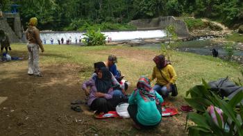 Serunya Berenang di Matras