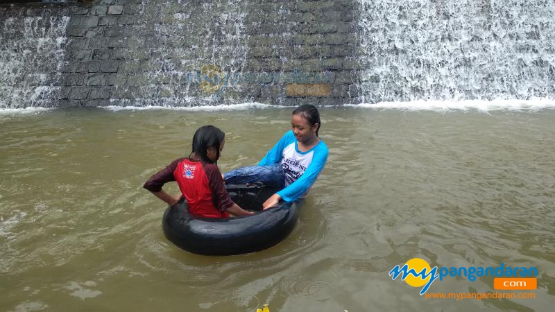 Serunya Berenang di Matras