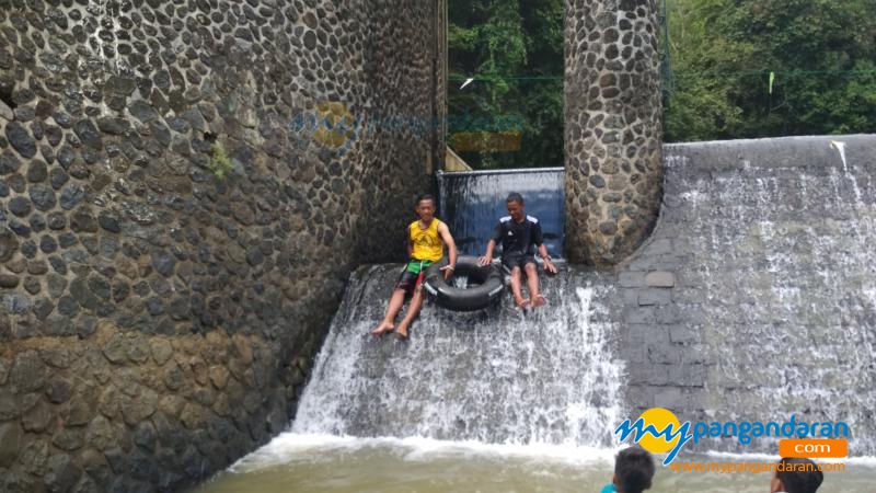 Serunya Berenang di Matras