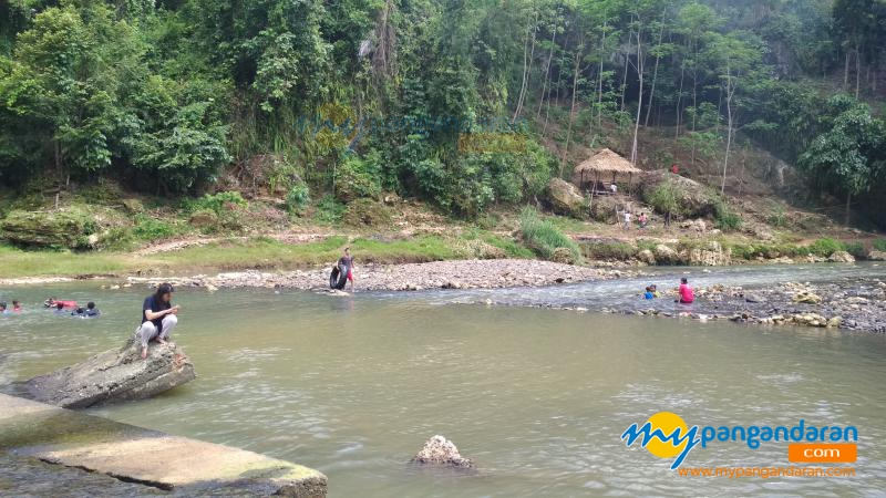 Serunya Berenang di Matras