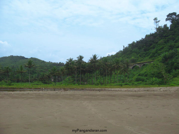 Pesona Pantai Lembah Putri Pangandaran