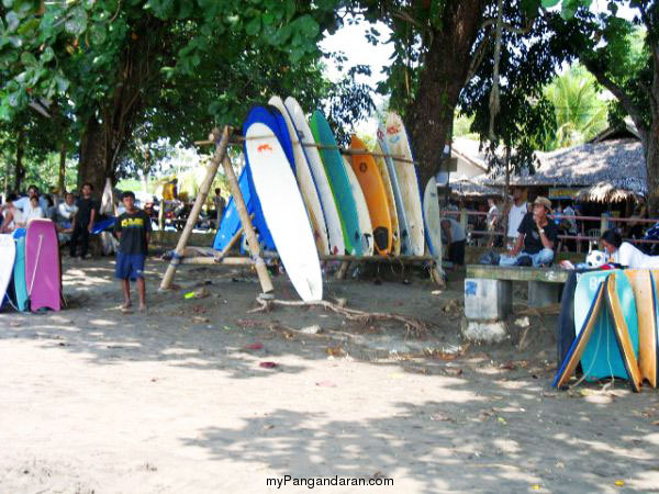 Melihat Indahnya Pantai Batu Karas