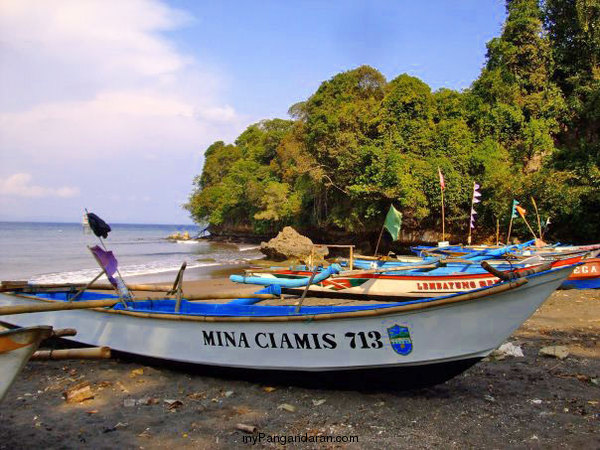 Melihat Indahnya Pantai Batu Karas