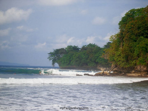 Melihat Indahnya Pantai Batu Karas