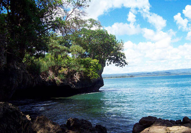 Melihat Indahnya Pantai Batu Karas