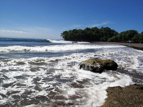 Melihat Indahnya Pantai Batu Karas