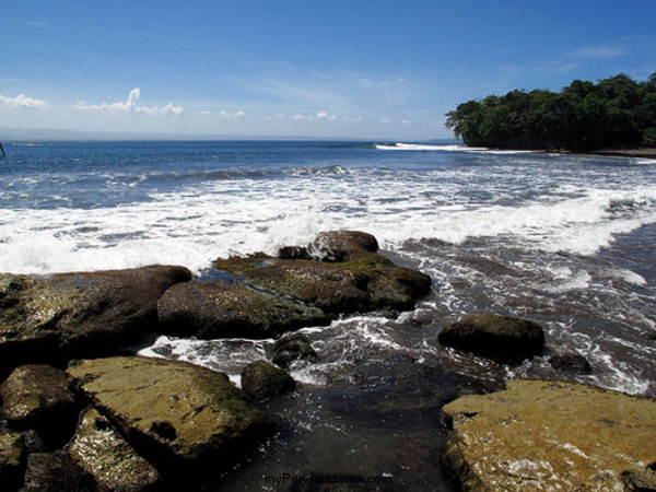 Melihat Indahnya Pantai Batu Karas