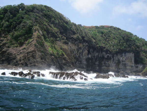 Jelajahi Pantai Pangandaran, Melihat Lebih Dekat Cagar Alam Dari Atas Perahu