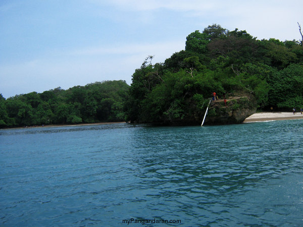 Jelajahi Pantai Pangandaran, Melihat Lebih Dekat Cagar Alam Dari Atas Perahu