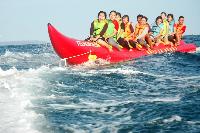 Serunya Naik Banana Boat di Pantai Timur Pangandaran