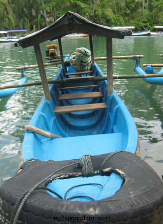 Berenang Di Dermaga Green Canyon