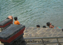 Berenang Di Dermaga Green Canyon