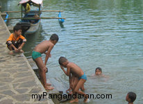 Berenang Di Dermaga Green Canyon