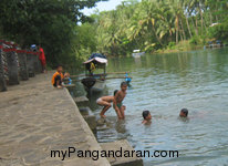 Berenang Di Dermaga Green Canyon