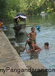 Berenang Di Dermaga Green Canyon