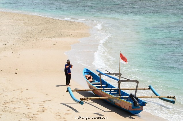 Pasir Putih Pangandaran dalam Lensa