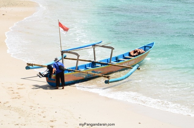 Pasir Putih Pangandaran dalam Lensa