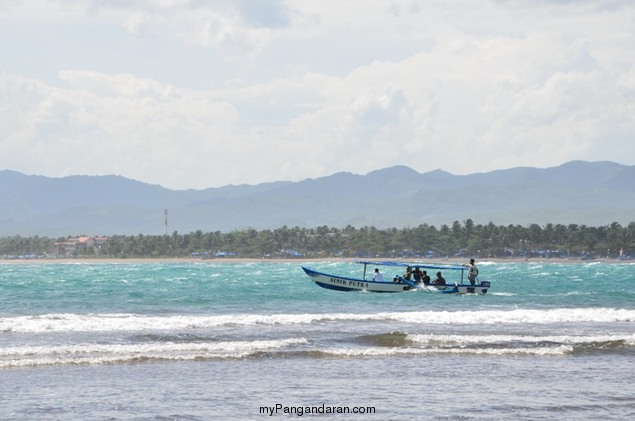 Pasir Putih Pangandaran dalam Lensa