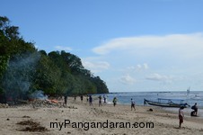 Pasir Putih Pangandaran dalam Lensa