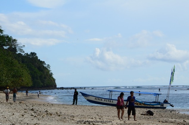 Pasir Putih Pangandaran dalam Lensa