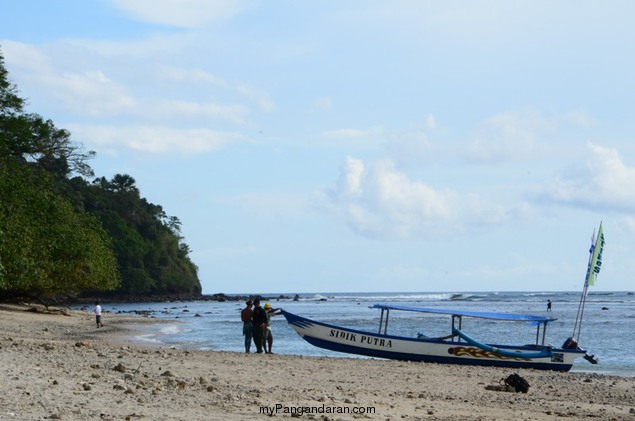 Pasir Putih Pangandaran dalam Lensa