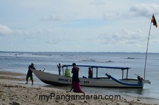 Pasir Putih Pangandaran dalam Lensa