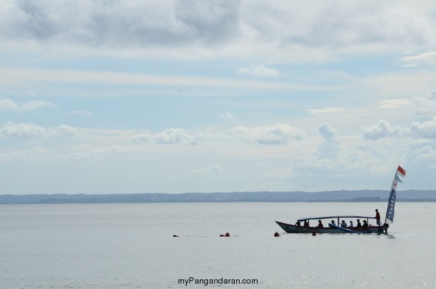 Pasir Putih Pangandaran dalam Lensa