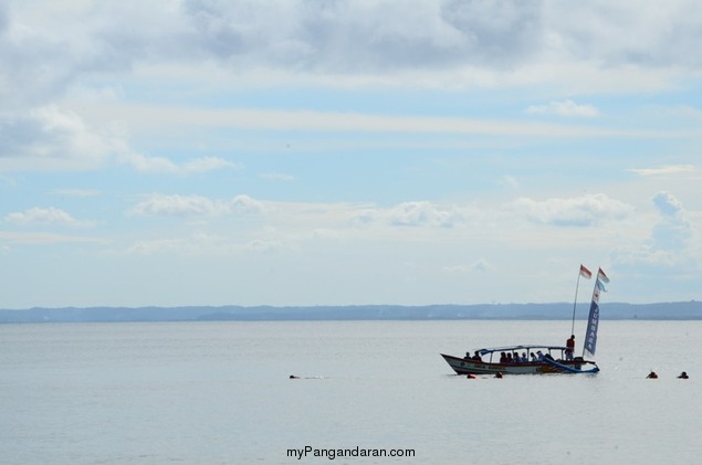 Pasir Putih Pangandaran dalam Lensa