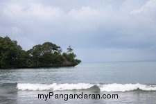 Menikmati Saat Sepi di Pantai Pangandaran