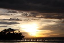 Menikmati Saat Sepi di Pantai Pangandaran