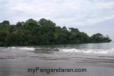 Menikmati Saat Sepi di Pantai Pangandaran