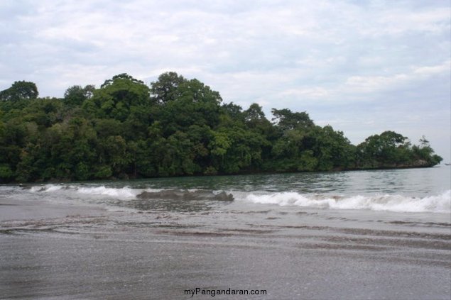 Menikmati Saat Sepi di Pantai Pangandaran