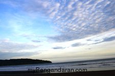 Menikmati Saat Sepi di Pantai Pangandaran