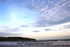 Menikmati Saat Sepi di Pantai Pangandaran