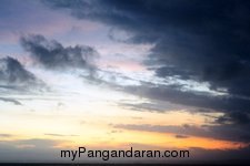 Menikmati Saat Sepi di Pantai Pangandaran