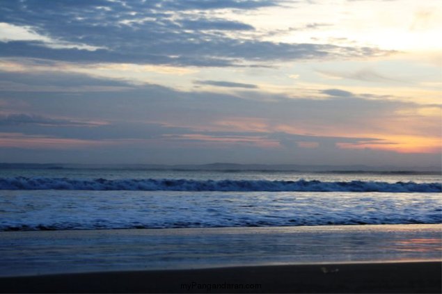 Menikmati Saat Sepi di Pantai Pangandaran