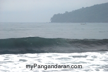 Pantai Timur Pangandaran dalam Selimut Kabut