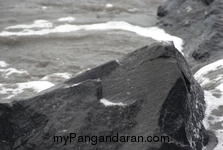 Pantai Timur Pangandaran dalam Selimut Kabut