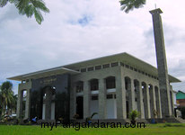 Memotret Sudut-Sudut Masjid Agung Pangandaran