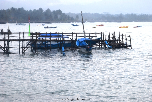 Perahu Nelayan Merana, Tertambat di Pinggir Cagar Alam